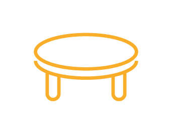 食卓を囲んで食事